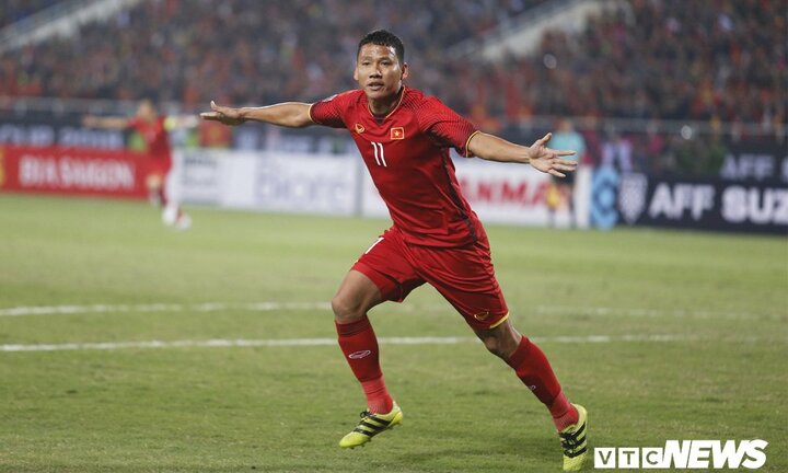 Video: Anh Đức lập siêu phẩm vô lê giúp tuyển Việt Nam dẫn trước Malaysia