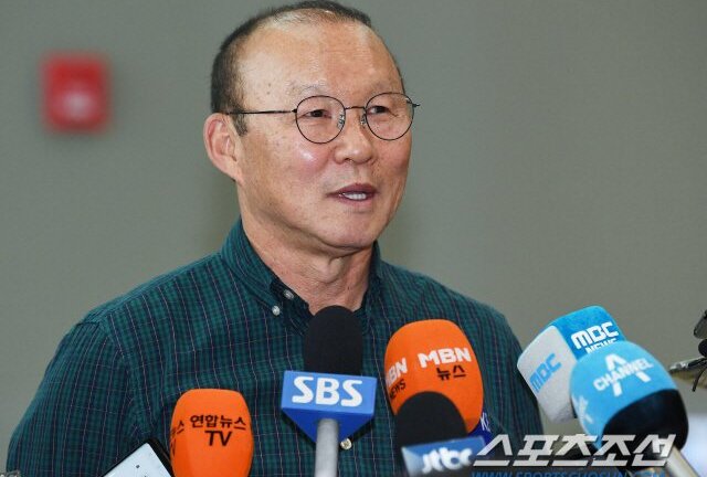 HLV Park Hang Seo: 'Tôi sẽ chọn lựa dẫn dắt tuyển Việt Nam hoặc U23 Việt Nam'