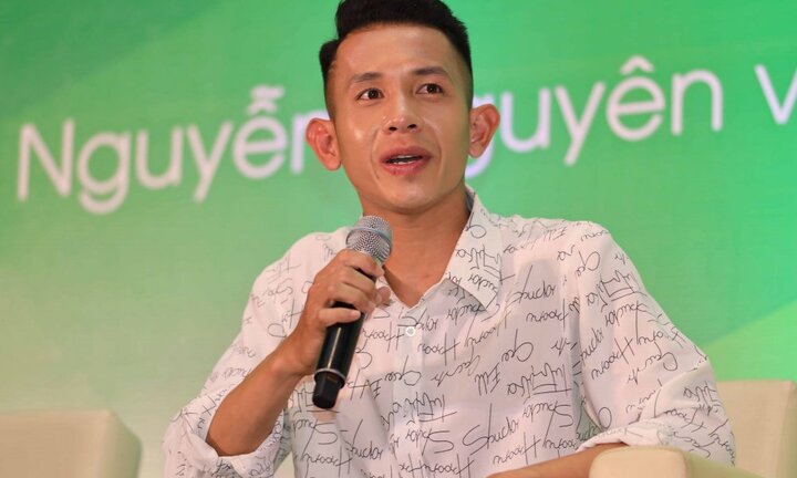 'Nhắc khéo' cổ động viên Việt Nam: Yêu cầu thủ, hãy hạn chế tặng đồ ăn vặt