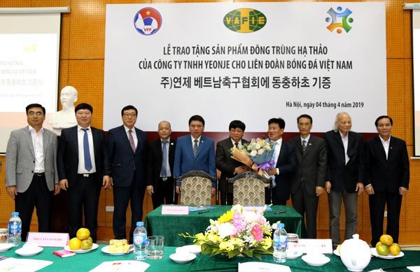 Công ty Hàn Quốc tài trợ đông trùng hạ thảo cho các cầu thủ Việt Nam