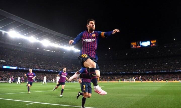 Chỉ cần đi bộ, Lionel Messi cũng khiến hàng thủ MU khốn khổ