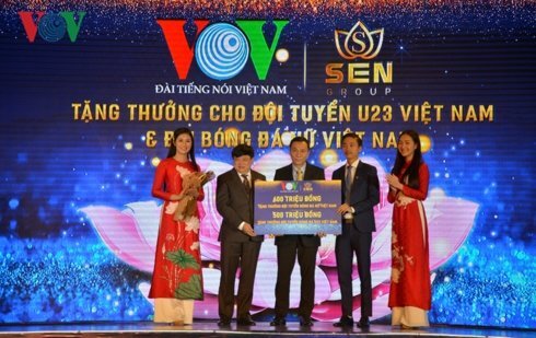VOV và SENGROUP trao tặng 600 triệu đồng cho tuyển bóng đá nữ Việt Nam