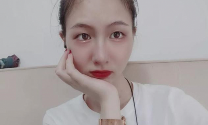 Nữ sinh Trung Quốc đỡ 8 nhát dao cứu bạn