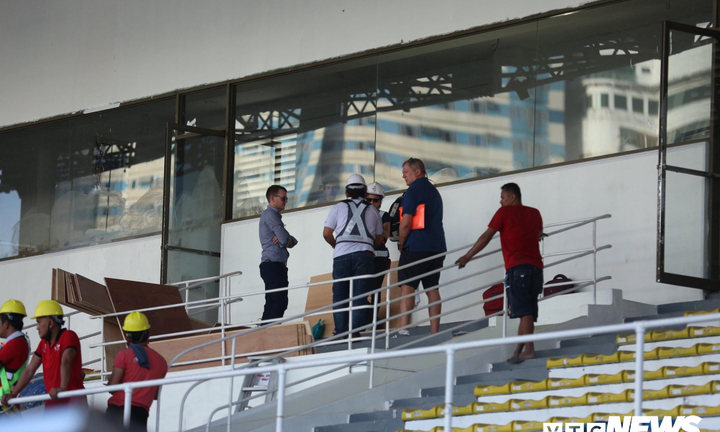 Video: Sân tổ chức chung kết bóng đá nam SEA Games 30 ngổn ngang gạch vữa