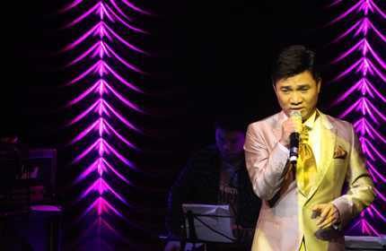 Khán giả khóc khi nghe Quang Linh hát