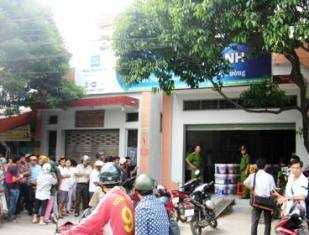 Một phụ nữ bị cắt cổ tại cửa hàng