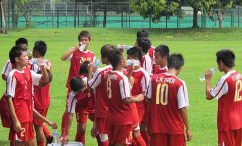 Buổi tập đầu tiên của U23 VN: Mài công, luyện thủ