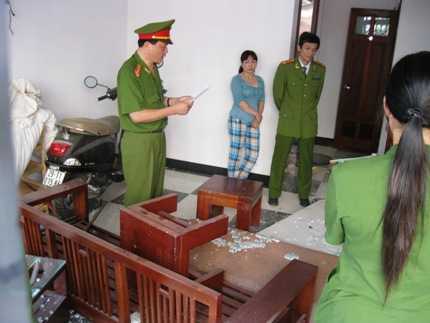 Khám xét khẩn cấp nhà con nợ trăm tỷ tại Hà Nội