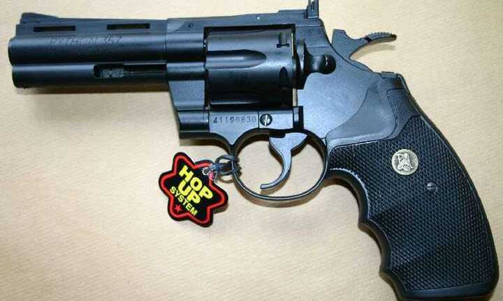 Buôn ma túy, thủ sắn súng để bắn lại công an