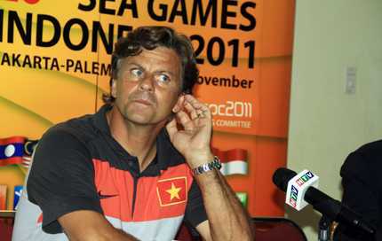 Falko Goetz: Đá nửa sân, U23 VN đáng phải có bàn thắng