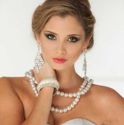 Nhan sắc rạng rỡ của Tân Hoa hậu Quốc tế 2011