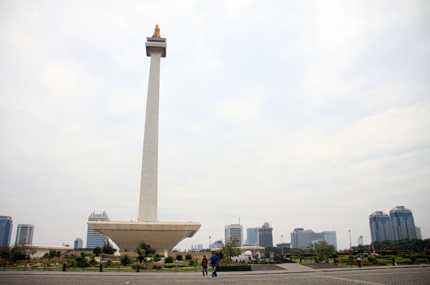 Lên đỉnh cột “phồn thực” chọc trời ở Jakarta