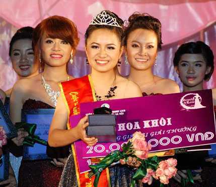 Tuyết Anh trở thành nữ sinh đẹp nhất ĐH Luật