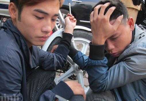 Quá xấu hổ vì bình xịt hơi cay giấu 'chỗ kín' bị xì