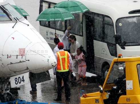 'Chộp' ảnh gia đình Angelina Jolie tại TP.HCM