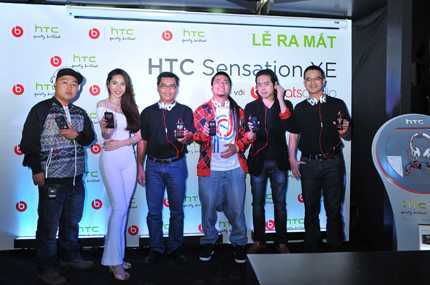 Thuỷ Tiên xinh tươi trong lễ ra mắt HTC Sensation XE