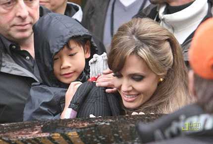 Các bảo mẫu Tam Bình trông ngóng Pax Thiên trở về