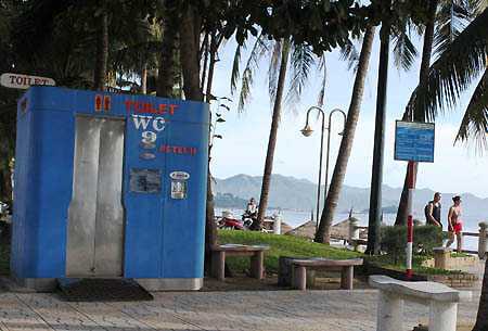 Chuyện bi hài về toilet thông minh ở Nha Trang