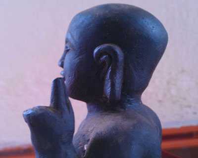 Khốn khổ vì tìm được báu vật “đồng đen”