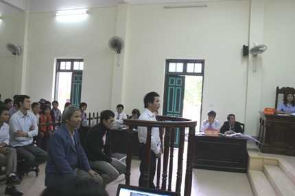 Công chứng viên, luật sư vu khống Bí thư huyện lĩnh án