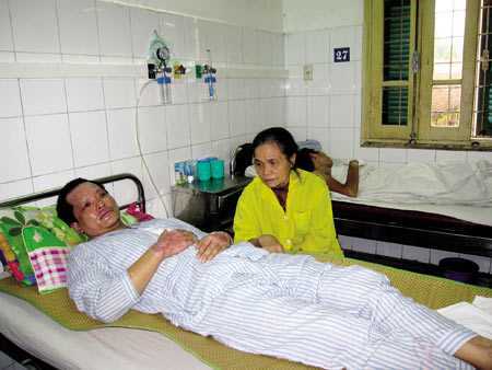 Nổ gas chết 2 cháu bé ở HN: Vượt lên giông bão