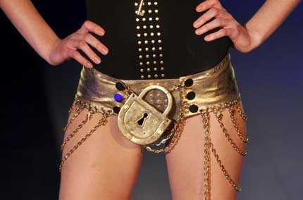 Quái gở những chiếc khóa giữ trinh tiết phụ nữ