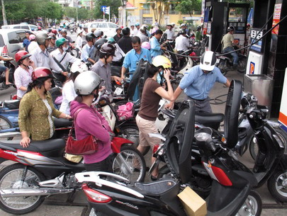 Tăng mức trích quỹ Bình ổn xăng lên lên 550 đồng/lít