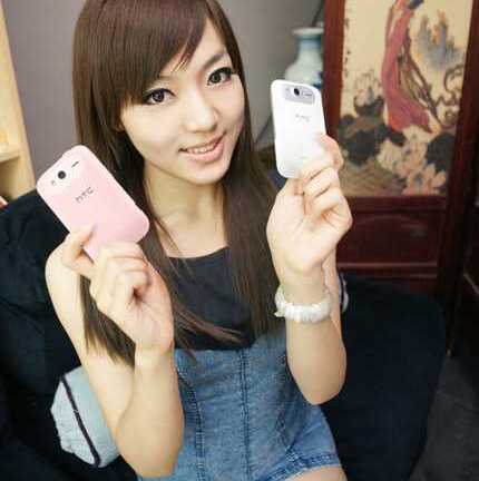 Nữ sinh duyên dáng bên Wildfire S