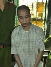 Hiếp dâm cháu gái, ‘yêu râu xanh’ 17 tuổi lĩnh án