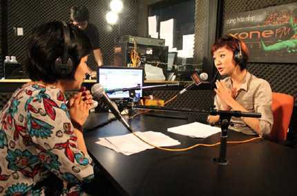 Chân dài Top Model thử sức làm MC, đóng quảng cáo