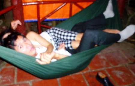 Cách chức Phó Chánh án ôm ấp vợ kỹ sư trên võng