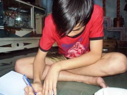 Học sinh lớp 7 mù chữ vẫn lên lớp đều đều