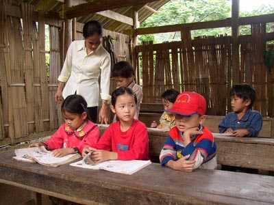 Đẩy mạnh chống mù chữ ở biên giới và hải đảo