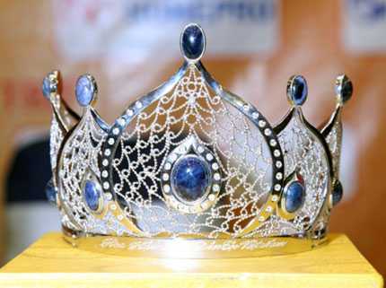 Vương miện HH Các dân tộc 2011 gắn 55 viên đá quý