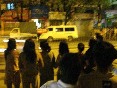 Đâm người điên cuồng chỉ vì ánh đèn rọi mắt