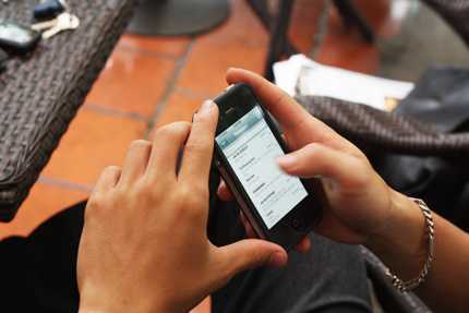 Kịch bản về giá iPhone 4S của nhà mạng Việt