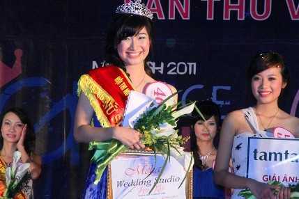 Lộ diện nữ sinh tài sắc Nhân văn