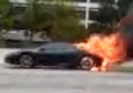 Clip: Siêu xe Ferrari thành đồ chơi của “bà hoả”