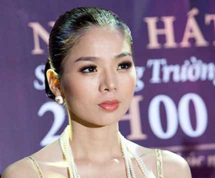 Lệ Quyên song ca với Quang Lê