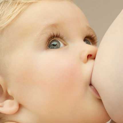 Nuôi con bằng sữa mẹ: Phụ nữ ít mắc bệnh hơn