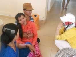 Bé gái chết tức tưởi: 'Thí tốt' nữ điều dưỡng?