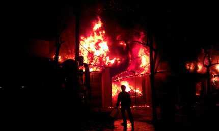 Hà Nội: ‘Bà hoả’ thiêu rụi 3 ki-ốt sau tiếng nổ lớn