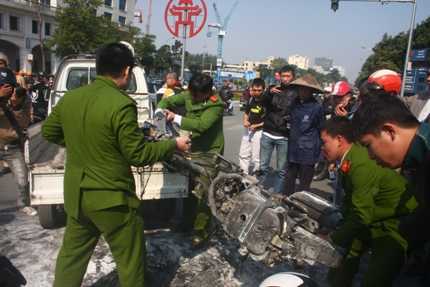 Xe máy bị cháy giữa phố Hà Nội không phải là xe SH