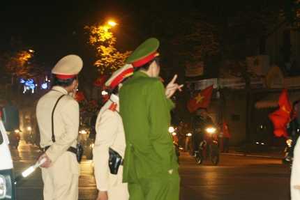 Cảnh sát tung quân trấn áp tội phạm trước và sau Tết