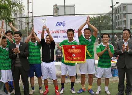 VP Tổng Cty vô địch giải Bóng đá mini Truyền thống VTC