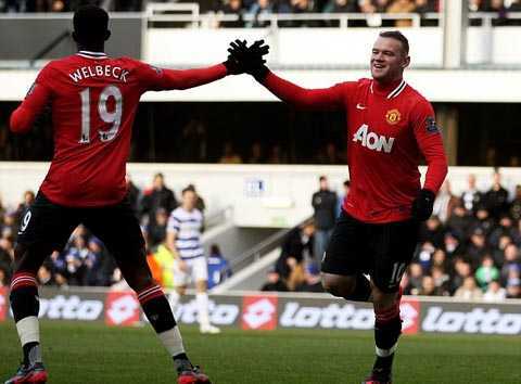 Đánh bại QPR, MU quyết đấu tới cùng với Man City