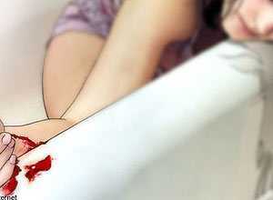 Nữ sinh nhảy từ tầng 3 vì người yêu bỏ