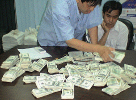 Bắt giữ vụ mua bán 500.000 USD ở Eximbank