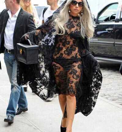 Sao nữ và những bộ váy xuyên thấu tai tiếng nhất