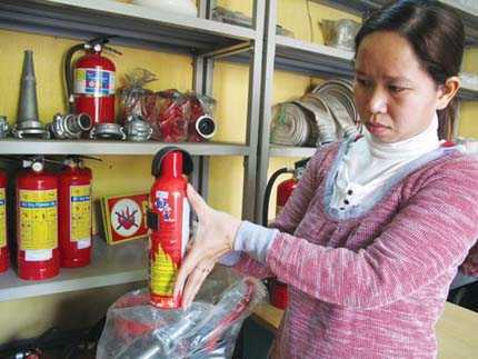 Hà Nội 'sốt' bình chữa cháy mini